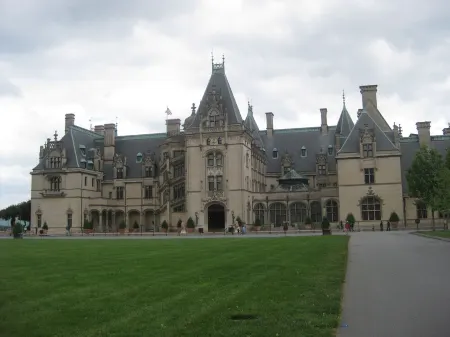 Cora Leigh’s Retreat-Exquisite Condo with Downtown H’ville at your front door!