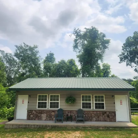 Hogan's Hideout Duplex #17 is a cozy, private Cottage