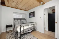 Silver King Cabin. 6,200 ft of elevation. 10 minutes from downtown Prescott.