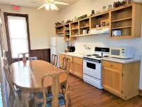 Historic Hardware Inn with River Views: Suite 200