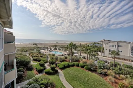 TYBEE ISLAND BEACH FRONT CONDO!<br>