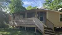 Stylish and Comfortable, renovated cottage close to downtown!