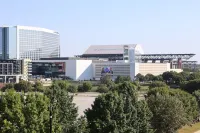 Cowboy's Condo/ Steps to Stadium