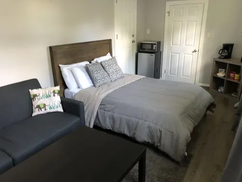 Private Studio Style Getaway Steps From The Beach. Hoteles en Port Orange