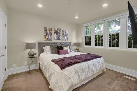 King Bed ★ Work Remote ★BYU ★ W/D ★ Desk