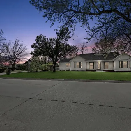Home adjacent to Country Club, near Hospitals, Park, College and shopping.