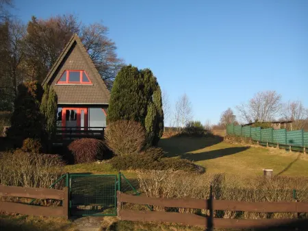 Wild house, cozy wooden house, 850 m² fenced for your dog.