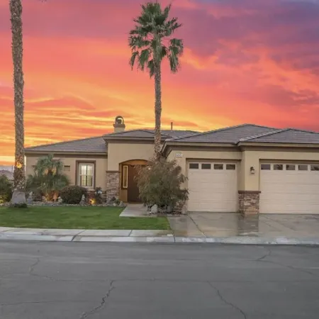 Desert Oasis  in Terra Lago Enjoy Coachella and Large Pool. All New Inside.