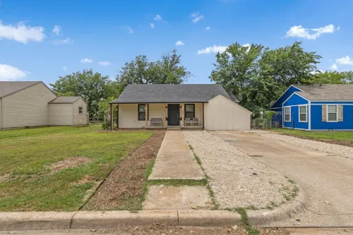 Fully Renovated 3 Bed/3Bath House 1 1/2 Blocks from AT&T Stadium