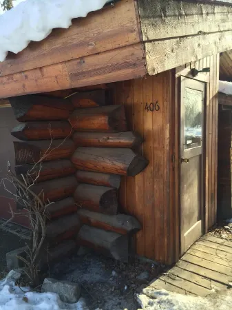 Cozy two bedroom log  cabin on the Chena River near town.
