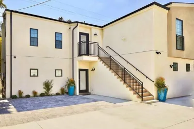 Hollywoodland Suite Built in Exquisite Contemporary Style 유나버셜 시티 호텔