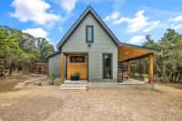 Cozy 2-bedroom cabin in serene Wimberley with WiFi, AC
