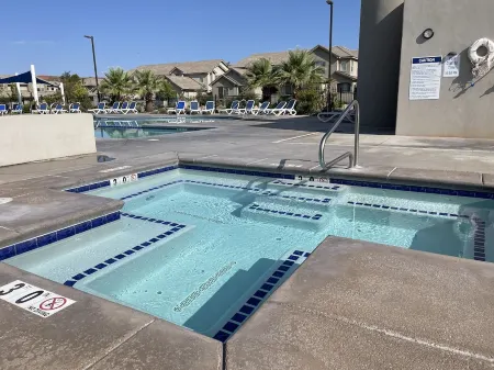 Newly Renovated Townhome. Pet Friendly! St. George