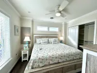 Minutes to the Beach! Waterfront House, BBQ Grill -Rooftop Deck / River View. Hotels in Jensen Beach