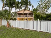 Coral Cove: Walk to the Beach! Heated pool! Prime North End!