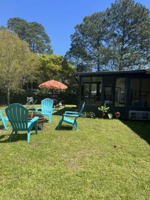 Emerald Coast House. 6 Min to the Beach. above Ground Pool.Preapproved Small Pet Hotels near Island Style