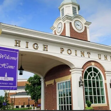 Luxurious Cape Cod in Emerywood - Minutes to Furniture Market & HP University