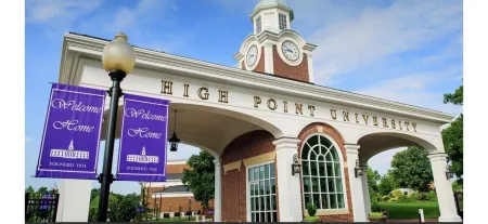 Luxurious Cape Cod in Emerywood - Minutes to Furniture Market & HP University Отели рядом с достопримечательностью «High Point University»