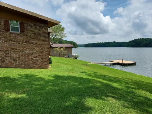 Quiet Getaway Cozy Cabin Directly on Lake Martin