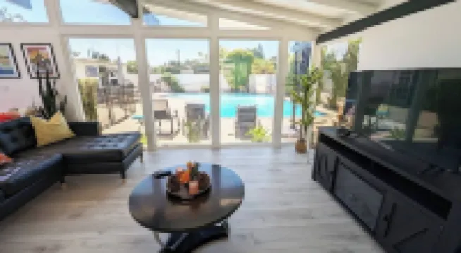 Near Disneyland and Knott's Berry Farm Pool house with Arcade, and putting green