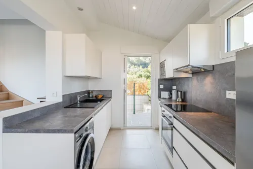 Apartment near the Madrague harbor. Sublime sea view Hotels in Giens