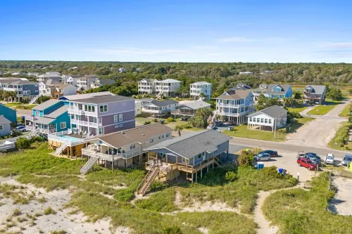 Amazing Views! Oceanfront next to Pier. 5 bed 5 bath. Sleeps 11. Family Friendly