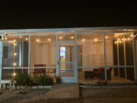 NEWLY REMODELED-Peaceful Florida Island Home-5 minute canal ride to Gulf waters!