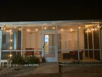 NEWLY REMODELED-Peaceful Florida Island Home-5 minute canal ride to Gulf waters!