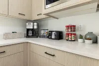 Indoor Sports Court, Hot tub, Sleeps 30+, Amazing Views!