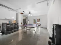 Modern Downtown Lake Oswego Home! Hotels in Lake Oswego