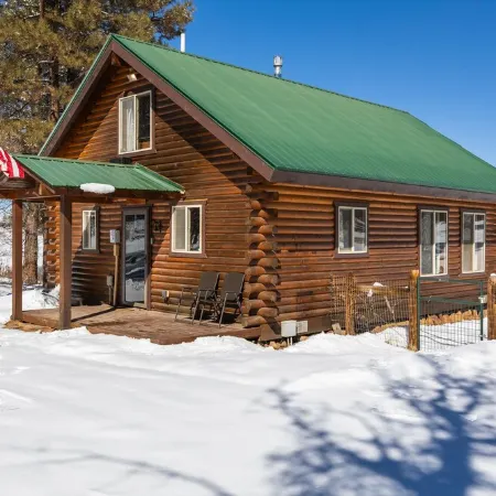 Lux Hot Tub Cabin. Huge Views! 35 Acres! Stargazing/Hiking Retreat! No Pet Fees!