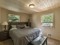 Unplug at this Mt. Baker Cabin in the Hot Tub, enjoy massage chair & rain shower Hotels in Glacier