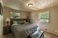 Unplug at this Mt. Baker Cabin in the Hot Tub, enjoy massage chair & rain shower