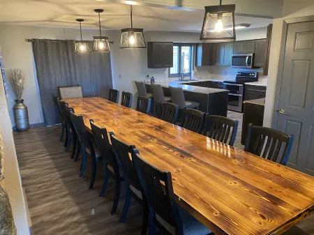 7 Bedroom Country Lodge Close to Town - Rooster Roost Ranch Lodge