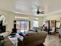 The Desert Moon- A luxurious retreat w/ amazing patio, shuffleboard, EV charger