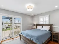 Steps to Lake Geneva · Hot Tub · Sleeps 10 · Walk to Pier 290 Hotels in Williams Bay