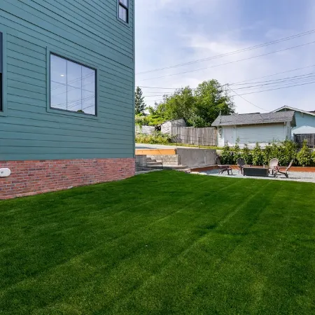 Fairhaven Luxury With Rooftop Deck and Ocean Views