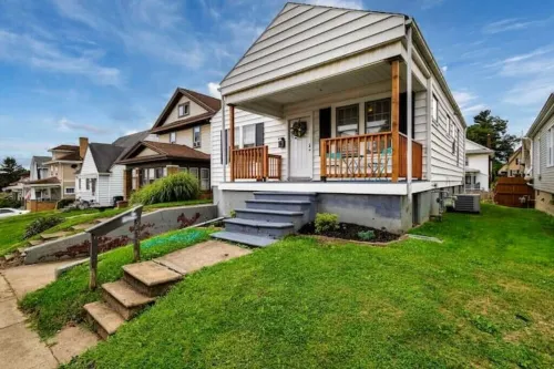 The Cedar House Hotels in Steubenville