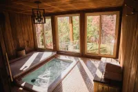 Gorgeous views and two decks! Large open cabin, short walk to lodge - Sleeps 14