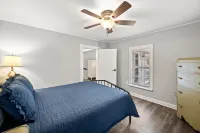 Cozy 2 bedroom in the heart of Gold City