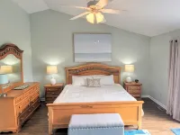 BD43 Gulf Views, End Unit -Many Amenities, High Speed WiFi, Dog Friendly
