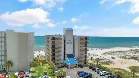 Stunning Beach Front Condo - L@@K - MUST SEE Отели рядом с достопримечательностью «Perdido Key Beach»