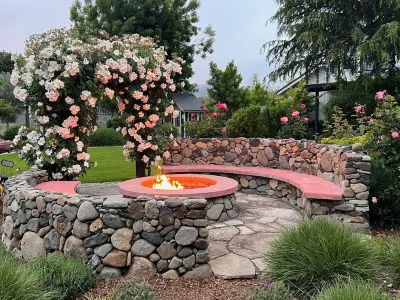 3 bedroom, 2 bath, pool, new hot tub, outdoor kitchen, bar and lounge, fire pit Maxwell Farms Regional Park附近的飯店