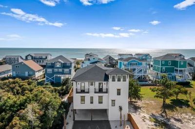 Brand new modern beach home with elevator, pool, marsh view, 2 min walk to beach