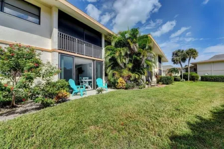 Tropical Decor Condo, Golf, Tennis, New Rec Center and Minutes to Private Beach.