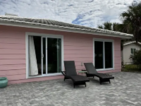 2 Bedrooms, Bay WaterViews, Beaches, shops, Marina, fishing, all near by Hoteles en Whitfield