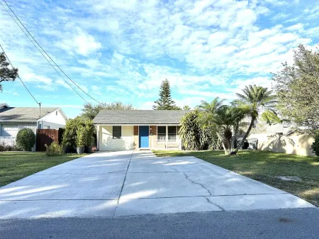 Private/Spacious 1BR Central Near LegoLand 2 Miles