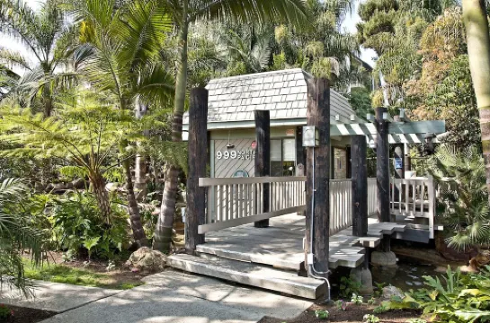 Newly Renovated, Walk to the Beach, Direct ocean view from Master and the Deck