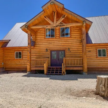 Gorgeous 5 Bedroom Log Cabin for your ALL YEAR relaxation by Zion National Park