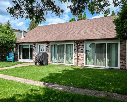 Agate Bay Cottage 2 Bed 2 Bath. Watch the ore boats in comfort. Hotels in Two Harbors